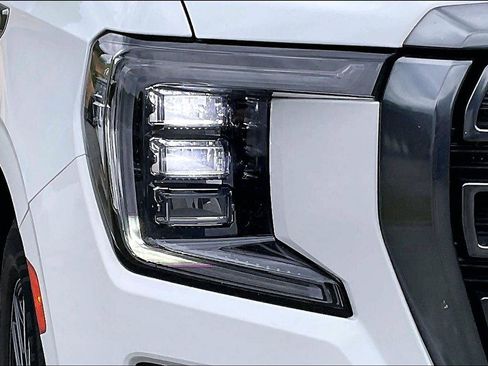 Used 2023 GMC Yukon XL AT4 w/ AT4 Premium Plus Package AWD/4WD image 29