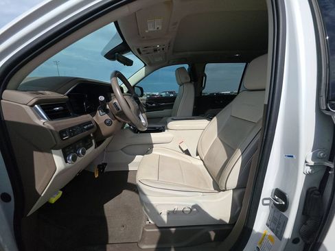 Used 2021 GMC Yukon Denali w/ Denali Premium Package AWD/4WD image 3