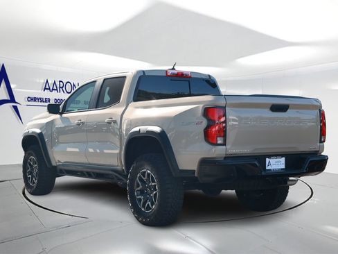 Used 2024 Chevrolet Colorado ZR2 w/ Technology Package AWD/4WD image 2