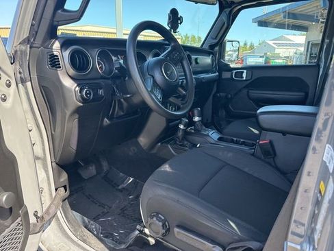 Used 2023 Jeep Gladiator Sport AWD/4WD image 16