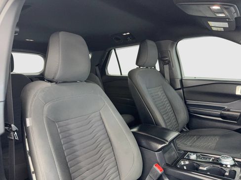 Used 2020 Ford Explorer XLT AWD/4WD image 40