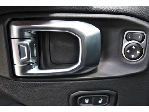 Used 2023 Jeep Wrangler Unlimited Sahara w/ Cold Weather Group AWD/4WD image 19