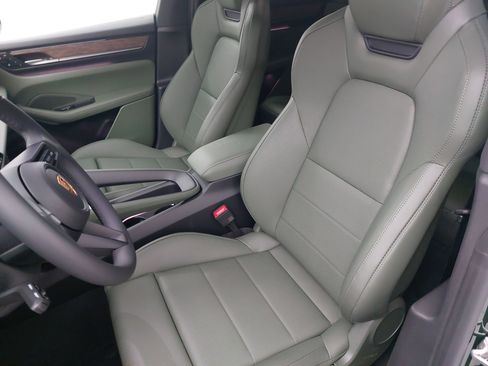 New 2026 Porsche Macan 4S Electric image 5