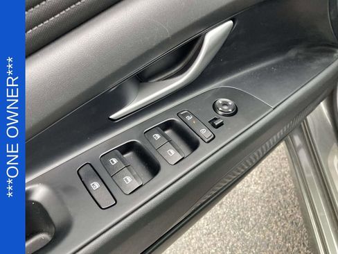 Used 2025 Hyundai Elantra SEL FWD image 15