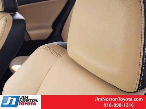 Used 2018 Toyota RAV4 Limited image 18