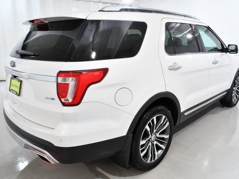 Used 2017 Ford Explorer Platinum image 11