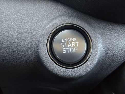 Certified 2025 Hyundai Venue Limited FWD image 23