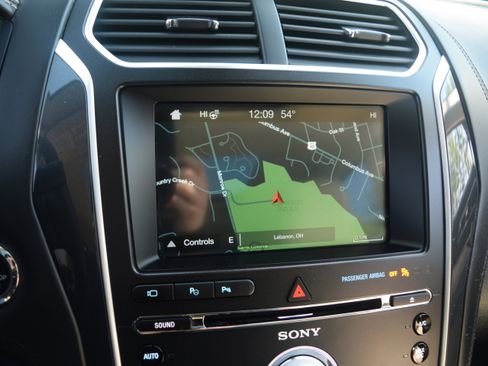 Used 2018 Ford Explorer Platinum image 9