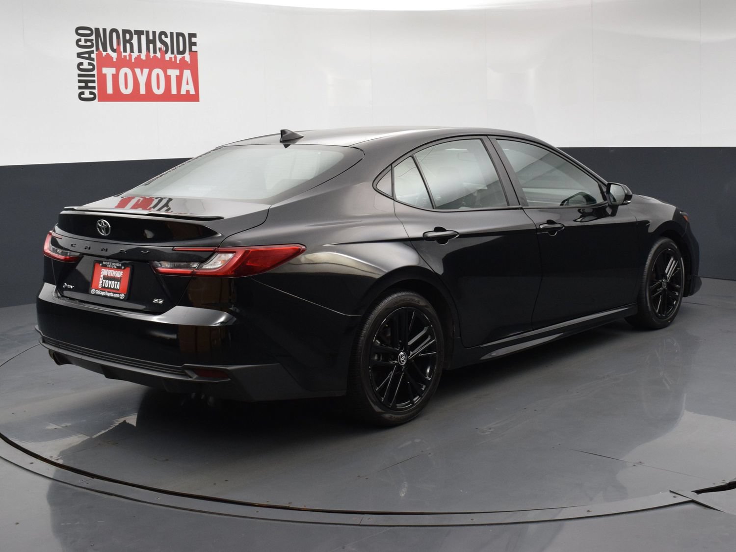 Used 2025 Toyota Camry SE FWD image 4