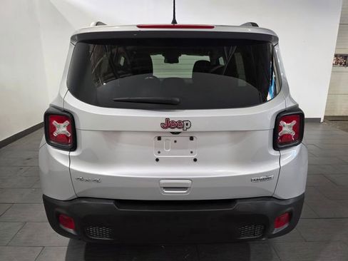 Used 2021 Jeep Renegade Latitude w/ Convenience Group AWD/4WD image 4