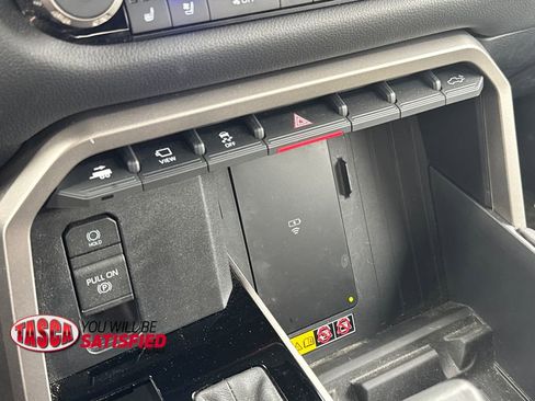 Used 2025 Toyota Tundra Limited AWD/4WD image 26