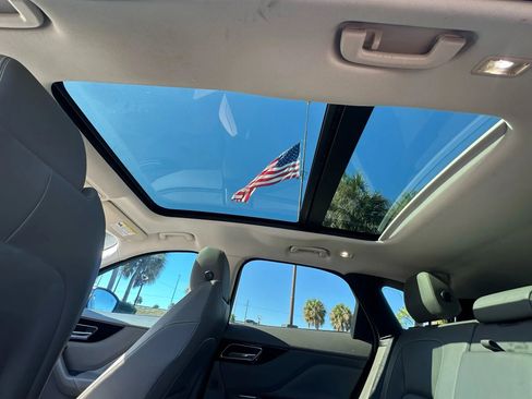 Used 2018 Jaguar F-PACE R-Sport image 48