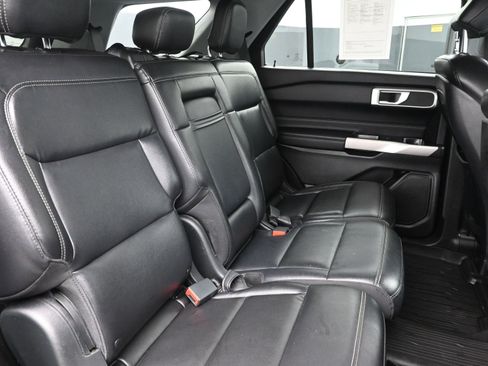 Used 2020 Ford Explorer XLT w/ Equipment Group 202A image 25