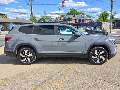 Certified 2025 Volkswagen Atlas SE w/ Panoramic Sunroof Package AWD/4WD image 6