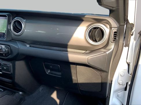 Used 2021 Jeep Wrangler Unlimited Sahara AWD/4WD image 16