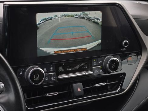 Used 2023 Toyota Highlander XLE FWD image 21