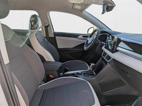 New 2025 Volkswagen Taos SE image 30