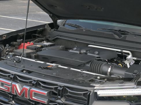 Used 2024 GMC Canyon Elevation w/ Trailering Package RWD image 28