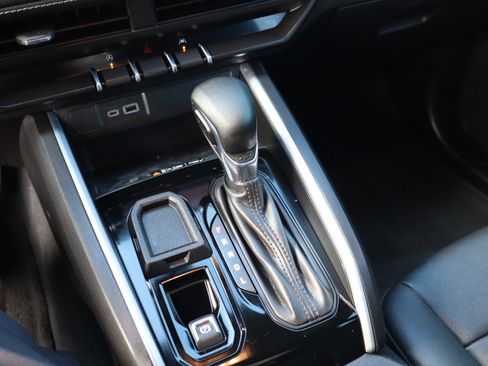 Used 2024 Chevrolet Colorado LT w/ LT Convenience Package III image 32