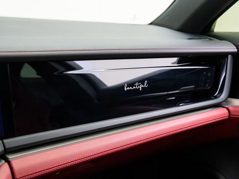 Used 2024 Porsche Panamera image 29