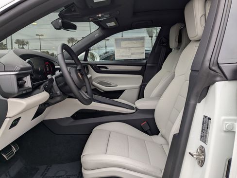 New 2025 Porsche Macan 4S Electric image 5