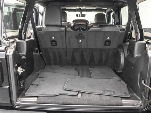 Used 2022 Jeep Wrangler Unlimited Sahara image 32