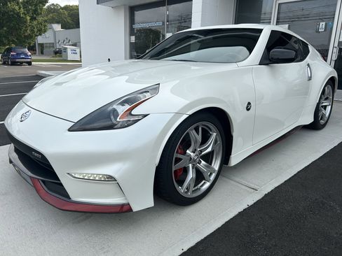 Used 2017 Nissan 370Z NISMO image 3