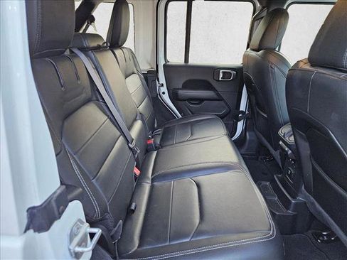 Used 2022 Jeep Wrangler Unlimited Sahara w/ Cold Weather Group AWD/4WD image 16