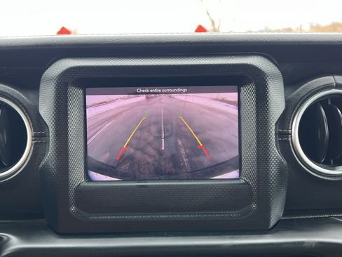 Used 2019 Jeep Wrangler Unlimited Sahara w/ Cold Weather Group image 28