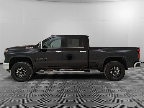 Used 2024 Chevrolet Silverado 2500 LTZ w/ LTZ Premium Package image 6