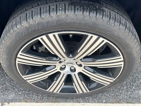 Used 2025 Volvo XC90 B5 Ultra w/ Protection Package Premier AWD/4WD image 6