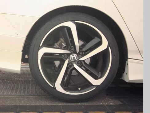 Used 2018 Honda Accord Sport image 8