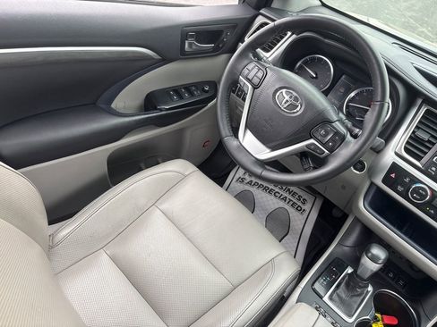 Used 2019 Toyota Highlander Limited Platinum image 14