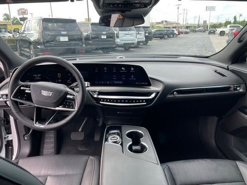 Used 2024 Cadillac Lyriq Luxury AWD/4WD image 12