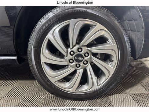 Used 2022 Lincoln Navigator 4WD image 38