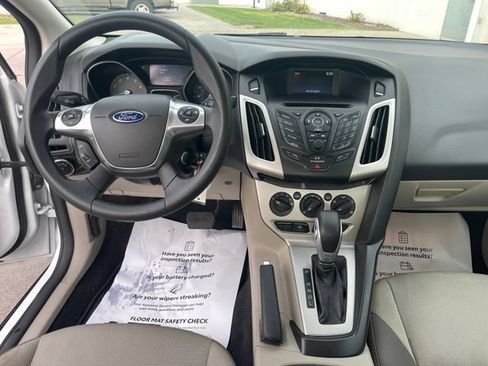 Used 2014 Ford Focus SE w/ SE Winter Package FWD image 15