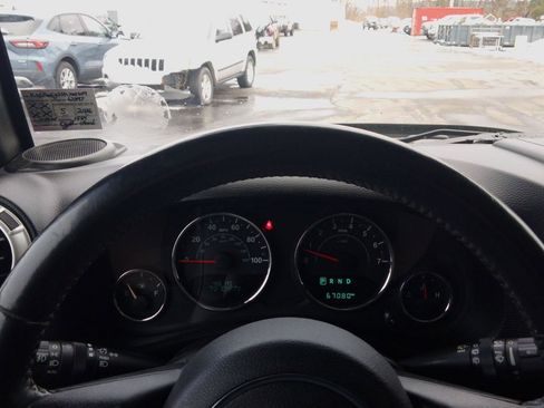 Used 2017 Jeep Wrangler Unlimited Sahara w/ Max Tow Package image 10