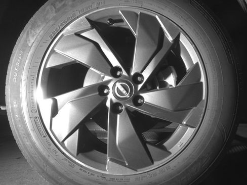 Used 2025 Nissan Rogue SV image 13