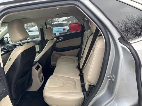 Used 2022 Ford Edge Titanium image 10