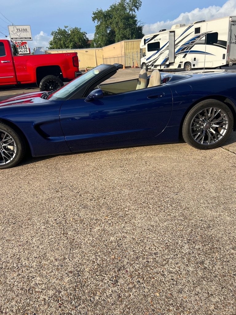 Used 2004 Chevrolet Corvette Convertible w/ Preferred Equipment Group RWD image 4
