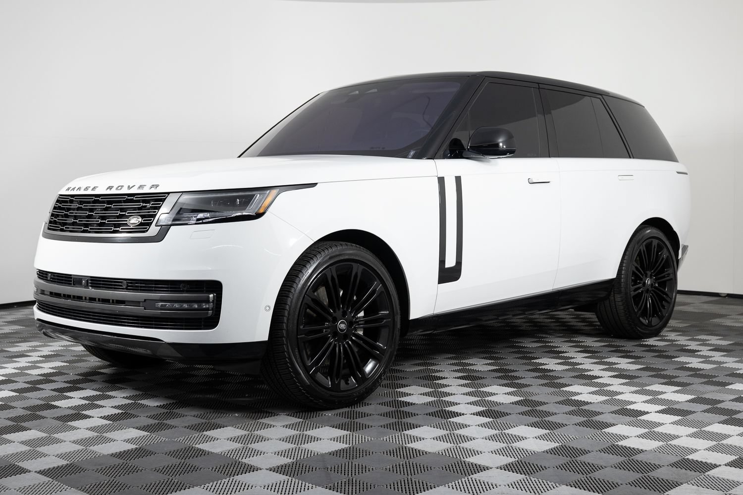 Used 2022 Land Rover Range Rover SE AWD/4WD image 1