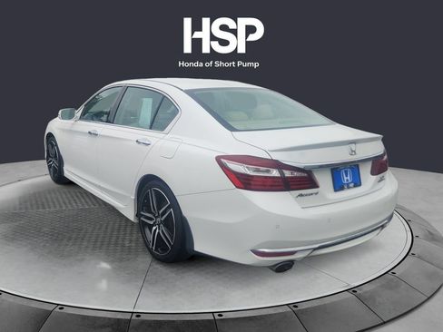 Used 2017 Honda Accord Touring image 3