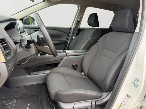 Used 2024 Nissan Rogue S FWD image 10