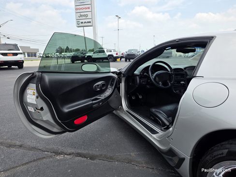 Used 2004 Chevrolet Corvette Z06 w/ Memory Package RWD image 26