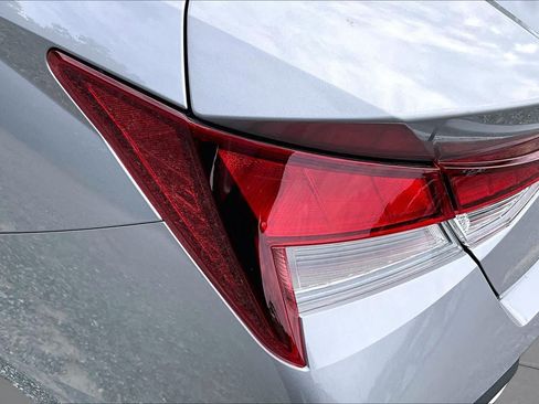 Used 2026 Hyundai Elantra SE FWD image 28
