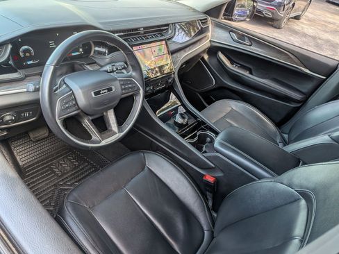 Used 2022 Jeep Grand Cherokee Limited image 4