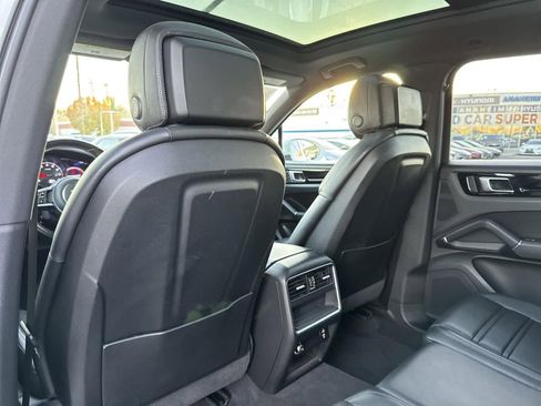 Used 2023 Porsche Cayenne image 17