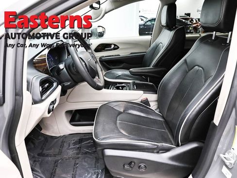 Used 2022 Chrysler Pacifica Limited FWD image 14