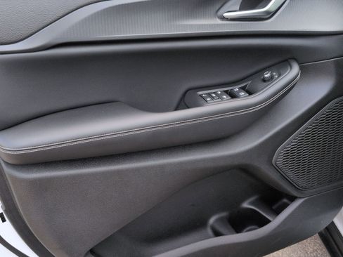 Used 2024 Jeep Grand Cherokee Altitude image 12