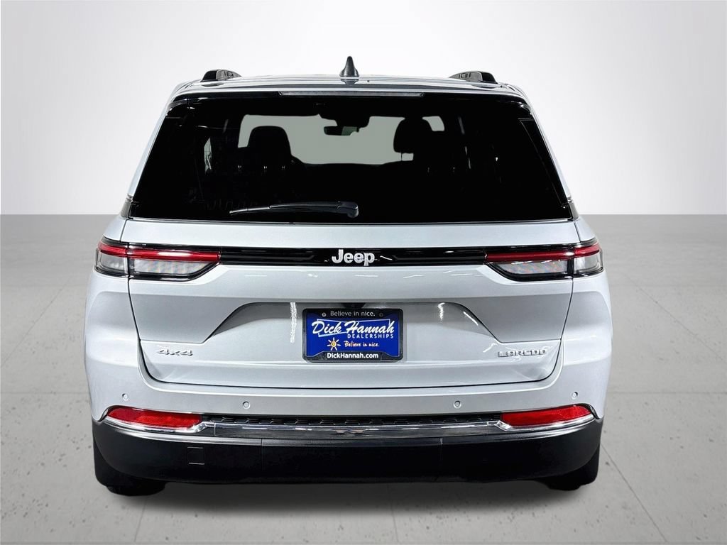Used 2025 Jeep Grand Cherokee Laredo w/ MOPAR Finishing Package AWD/4WD image 8